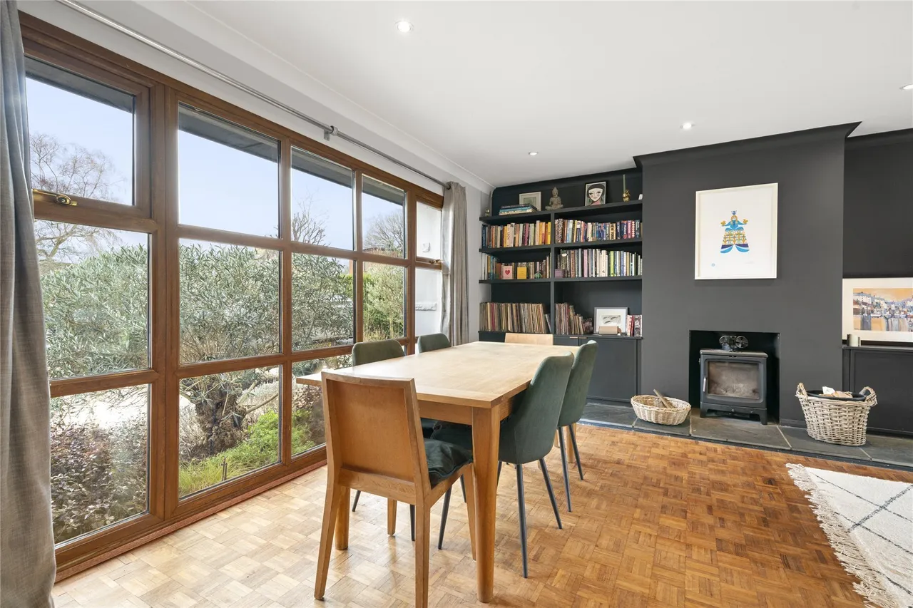 Parkside Close, East Horsley, Leatherhead, Surrey, KT24, photo 3