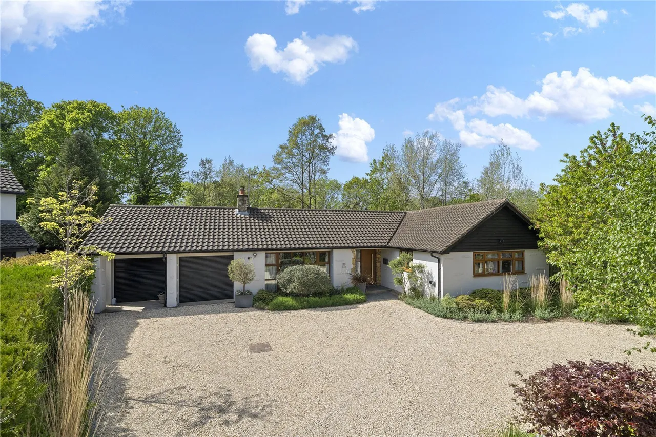 4 bed house for sale — Parkside Close, East Horsley, Leatherhead, Surrey, KT24