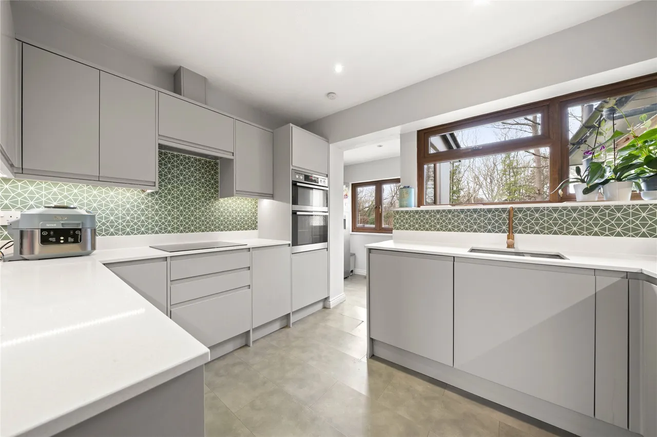 Parkside Close, East Horsley, Leatherhead, Surrey, KT24, photo 5
