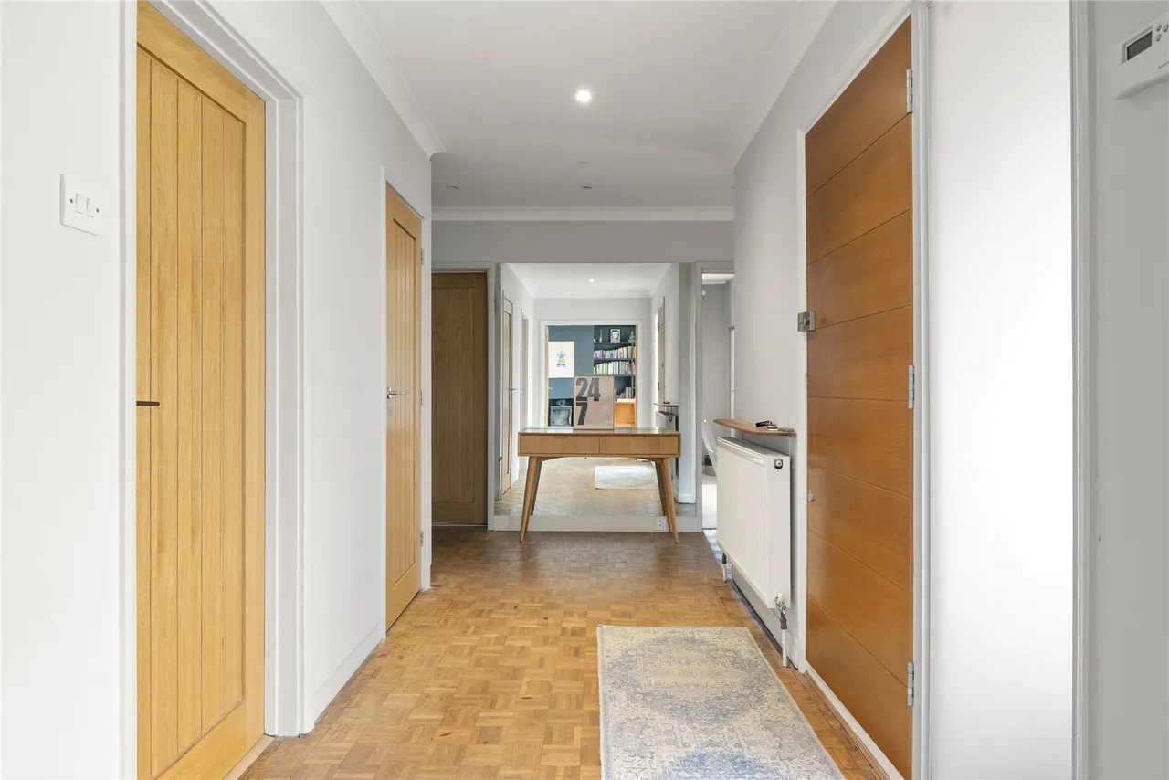 Parkside Close, East Horsley, Leatherhead, Surrey, KT24, photo 8