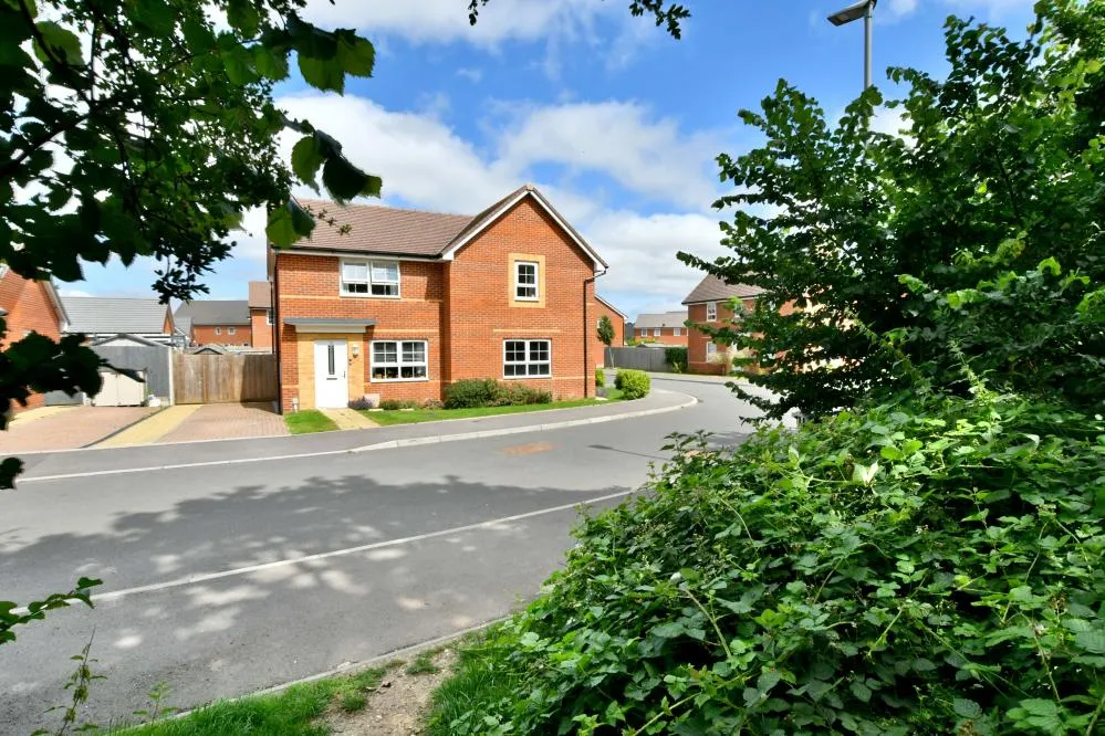 2 bed house for sale, Moore Close, Wimborne, BH21