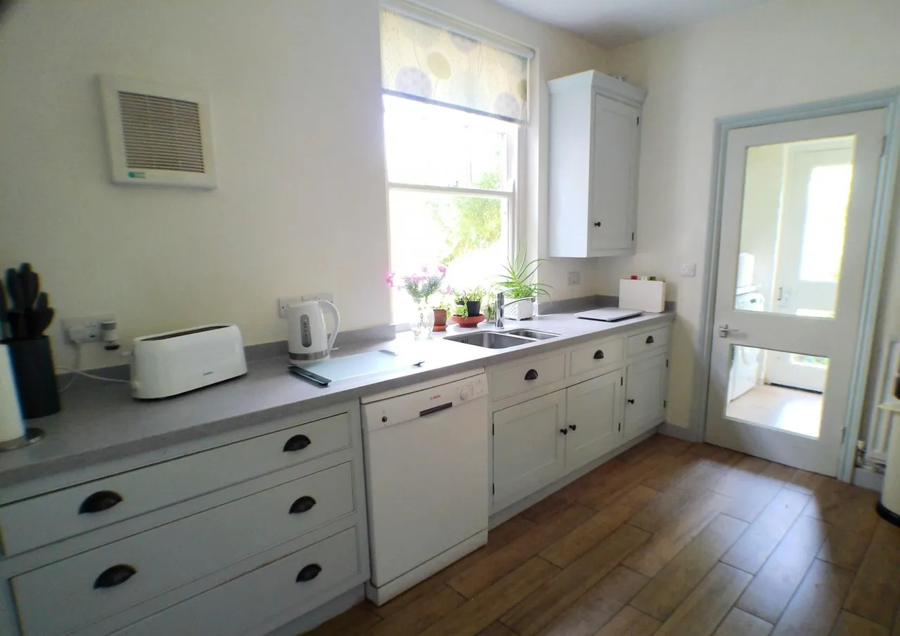 Kneeton Road, East Bridgford, NG13, photo 3