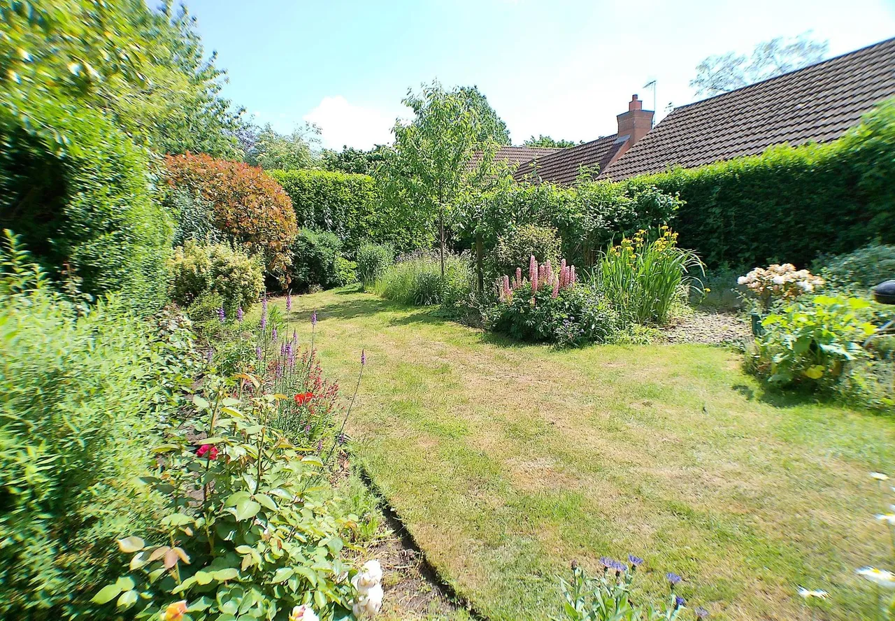 Kneeton Road, East Bridgford, NG13, photo 19