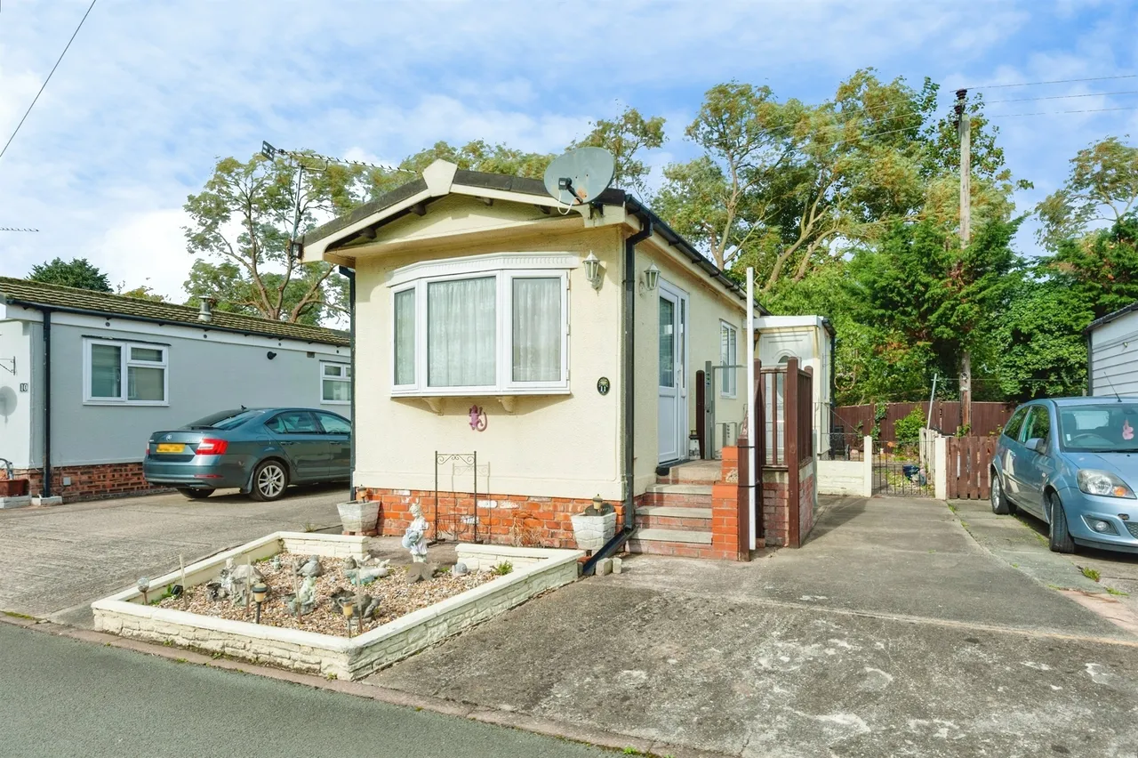 2 bed park home for sale, Marsh Lane, Frodsham, WA6