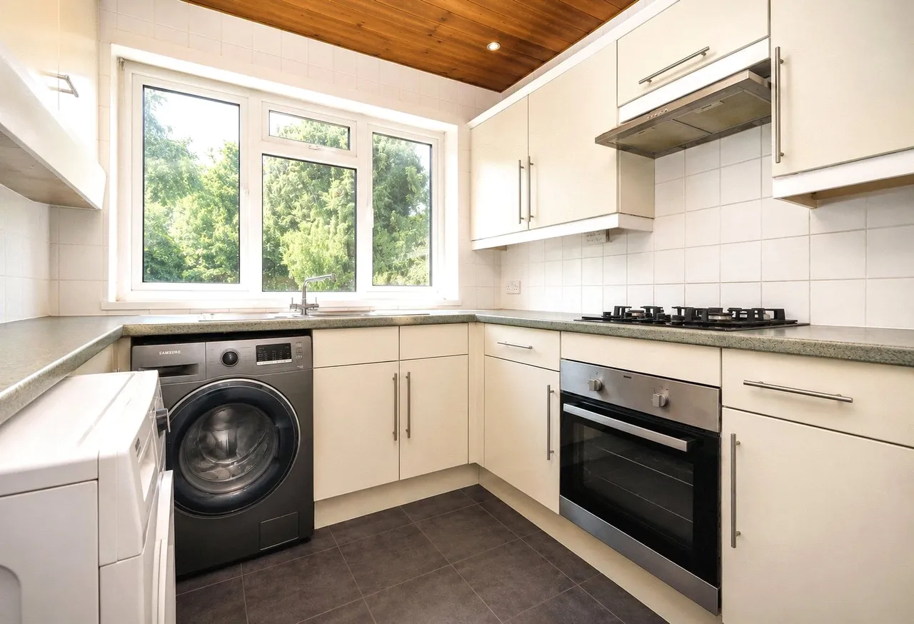 Coniston Road, Woking, GU22, photo 3