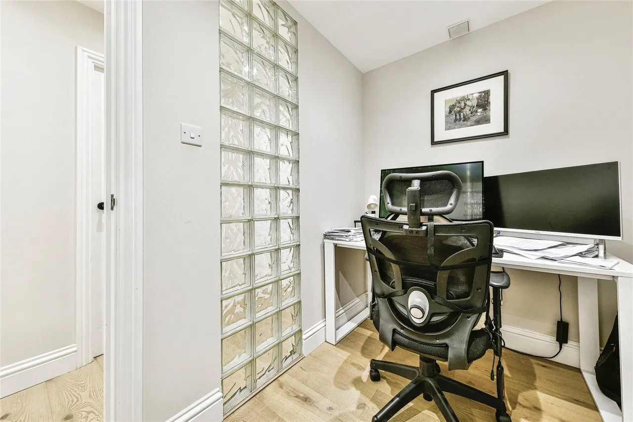 Bedwell Crescent, Stevenage, Hertfordshire, SG1, photo 12