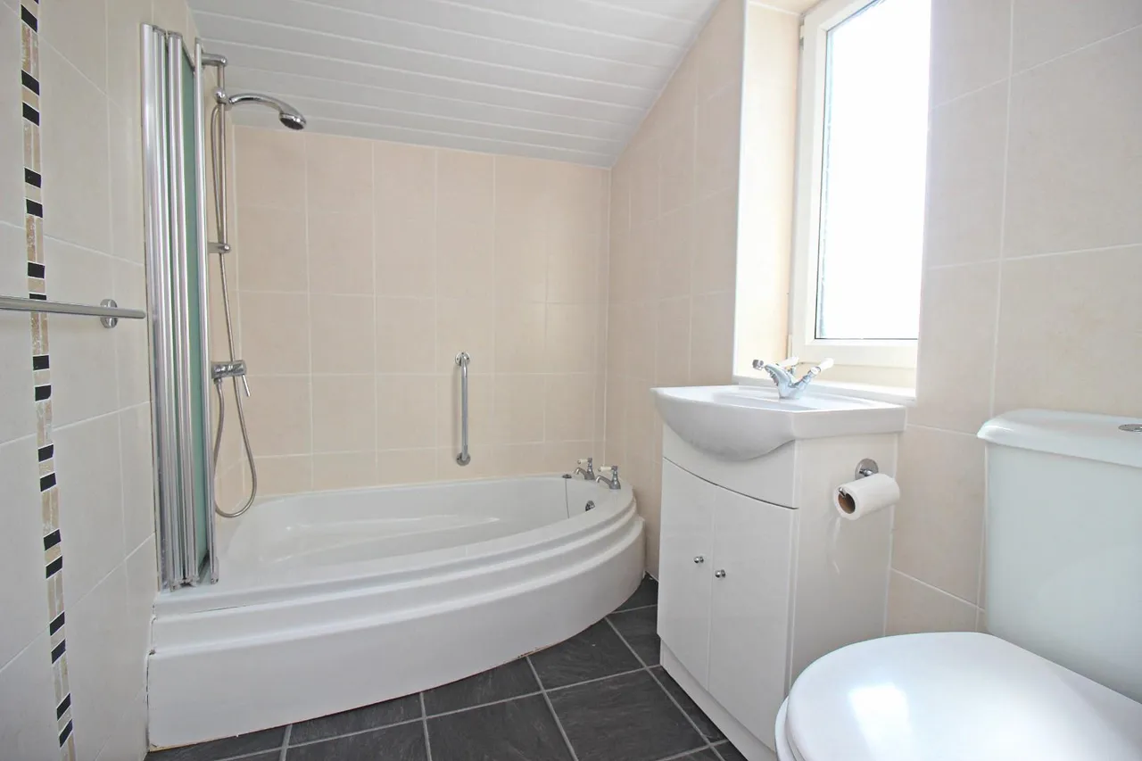 Woodland Terrace, Nettlesworth, DH2, photo 11