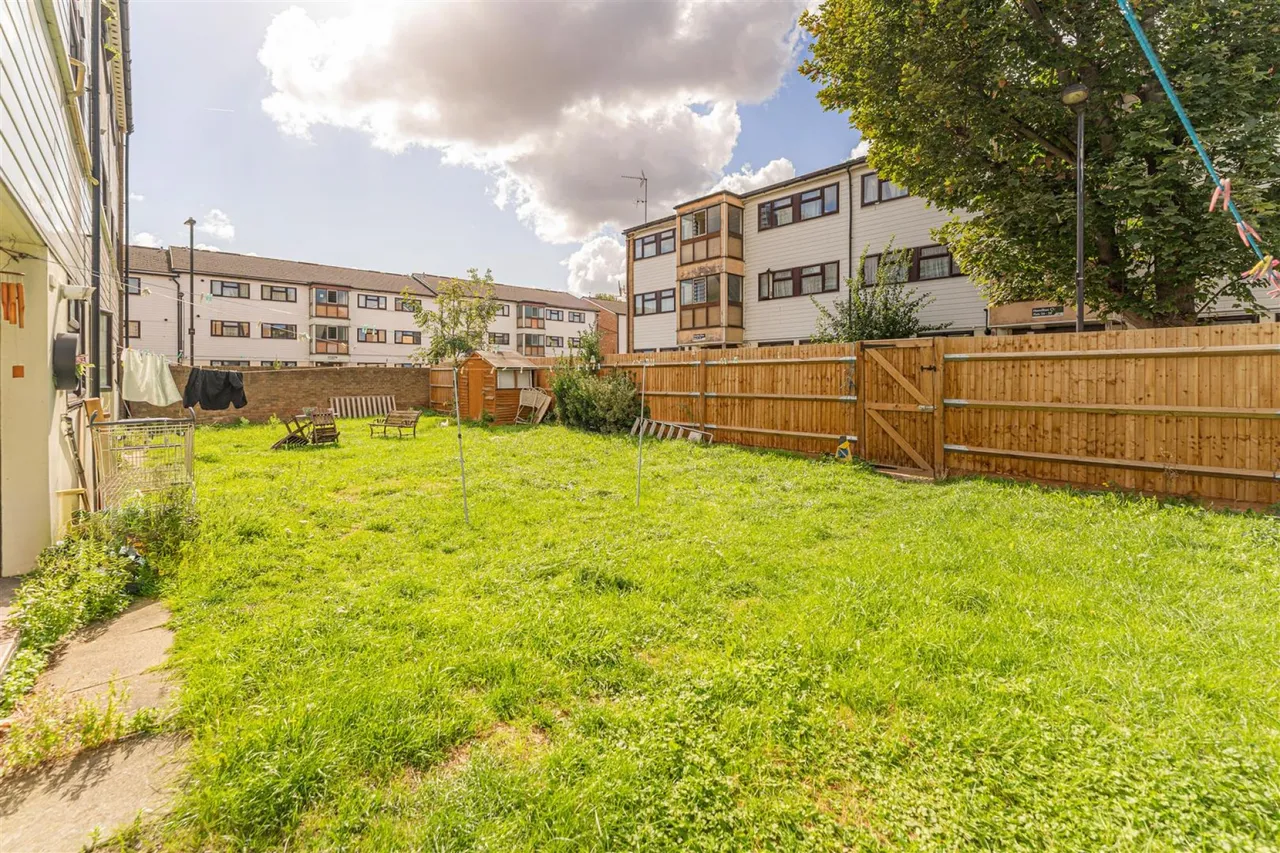 Hamilton Close, London, photo 11