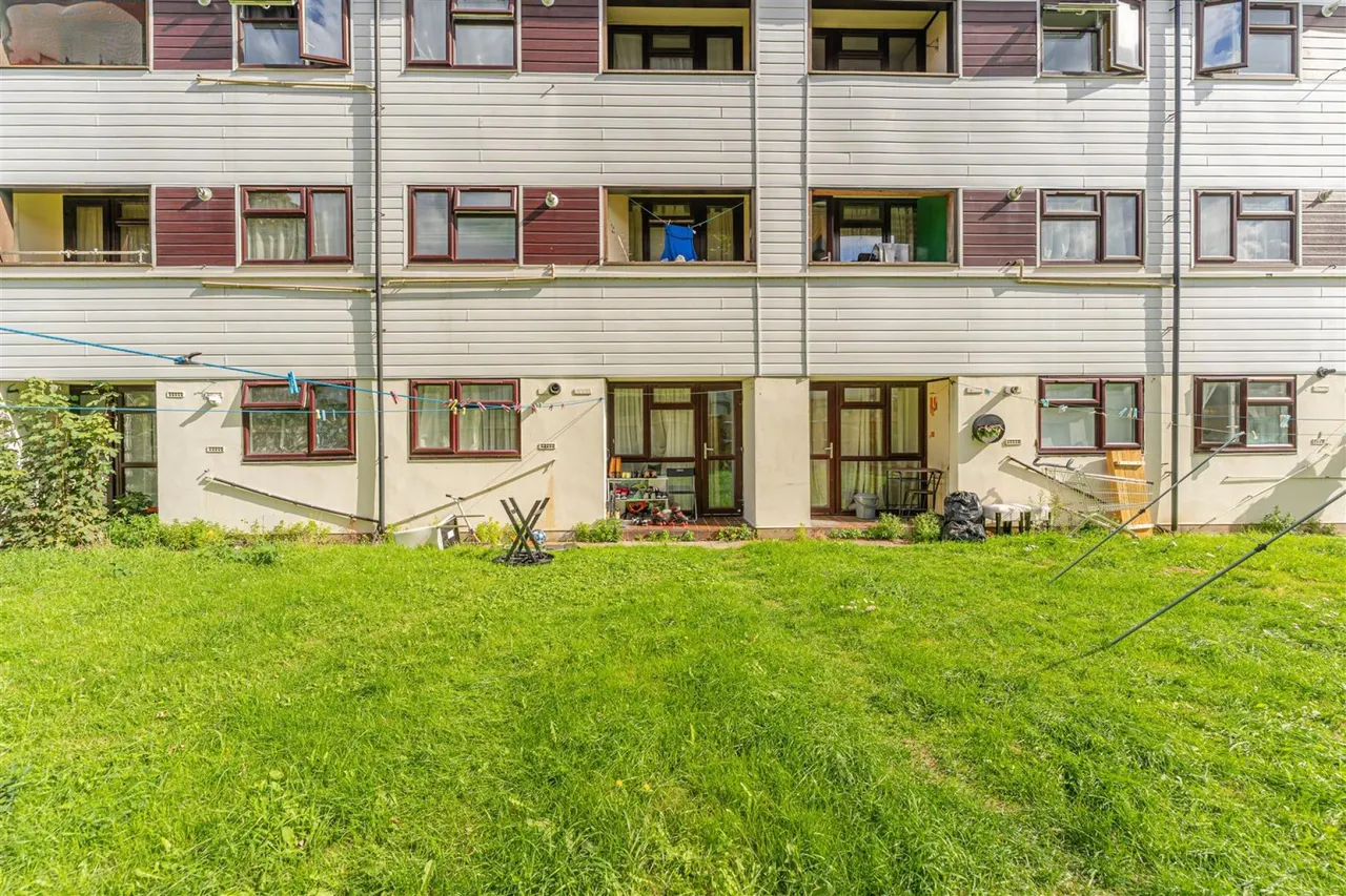 Hamilton Close, London, photo 12