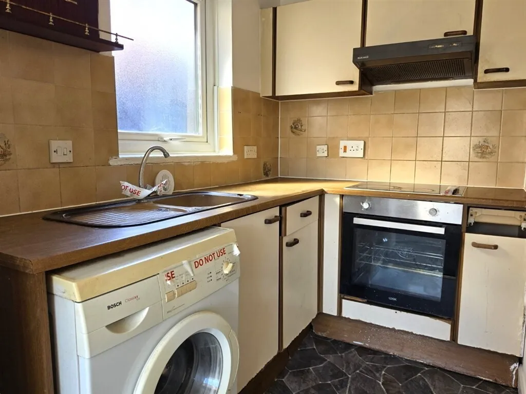 Harlington Road, Uxbridge, UB8, photo 7