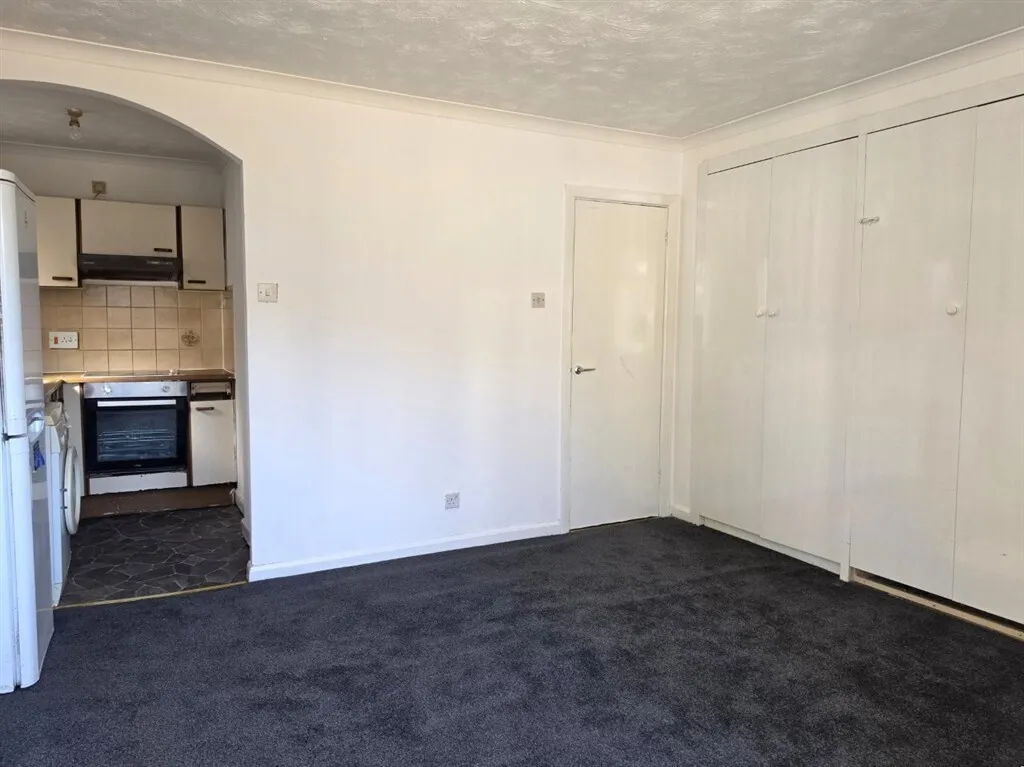 Harlington Road, Uxbridge, UB8, photo 6