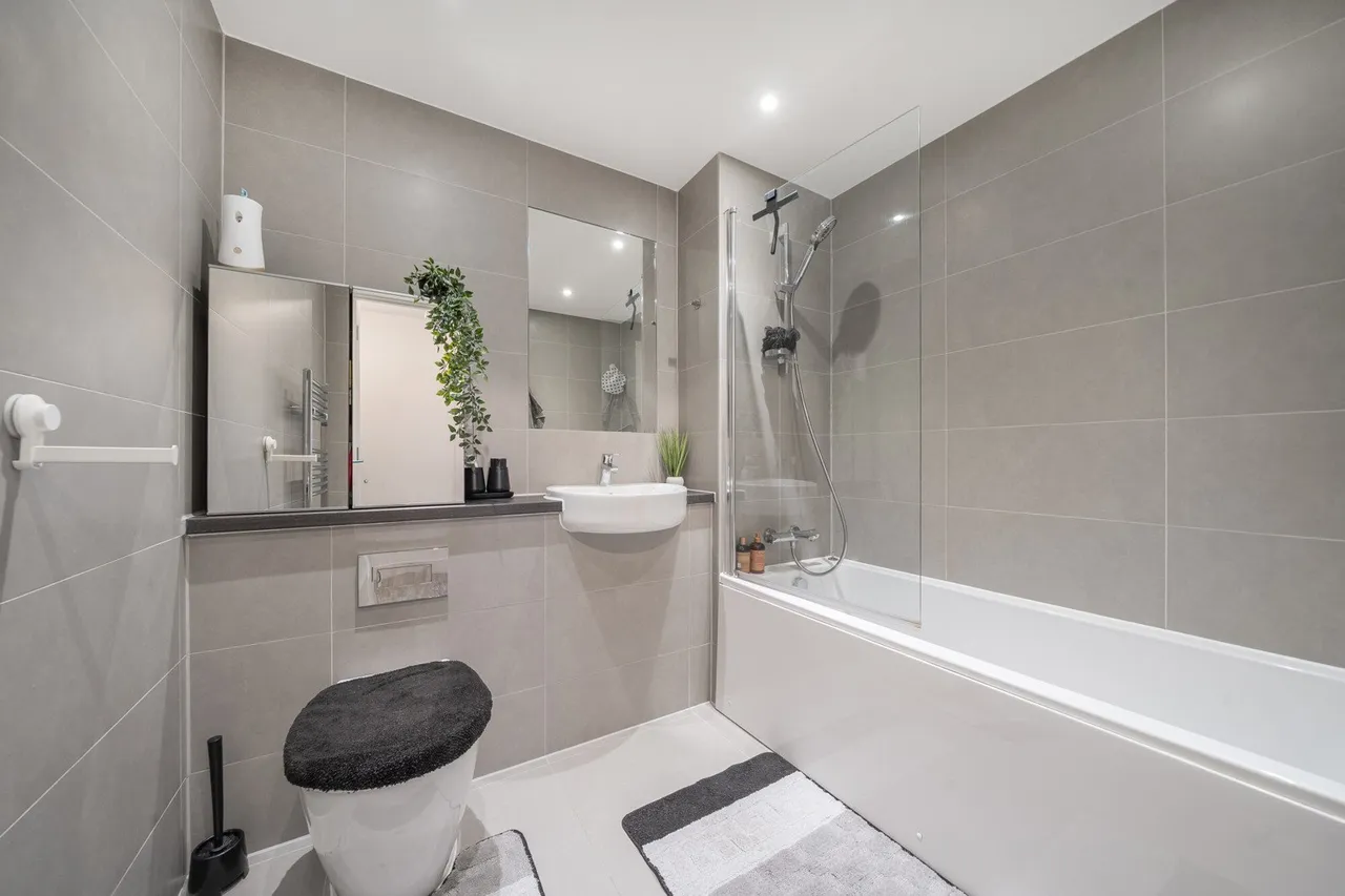 Thames Reach, SE28, photo 15