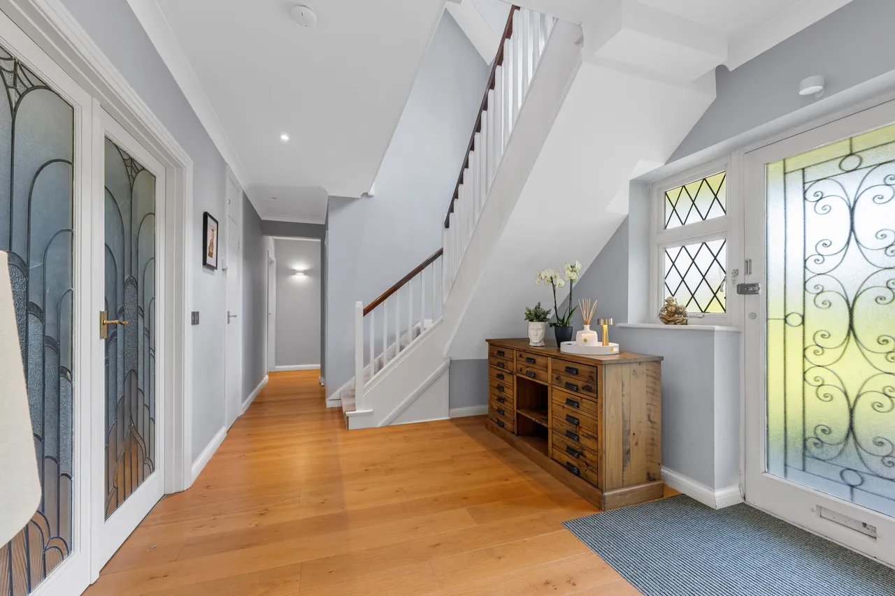Headley Road, Leatherhead, KT22, photo 2