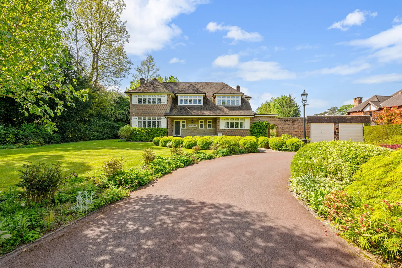 4 bed property for sale, Headley Road, Leatherhead, KT22