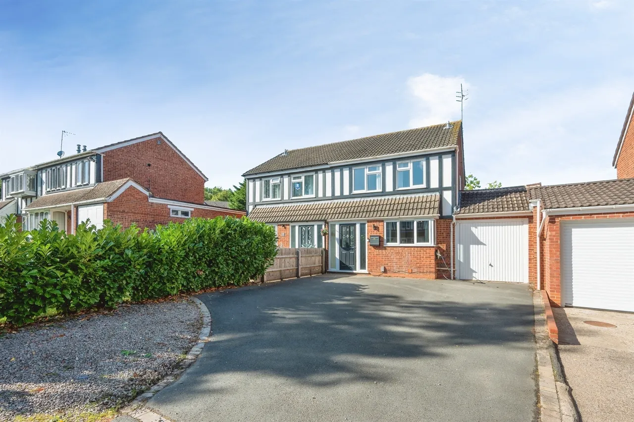 3 bed house for sale — Redstone Close, Redditch