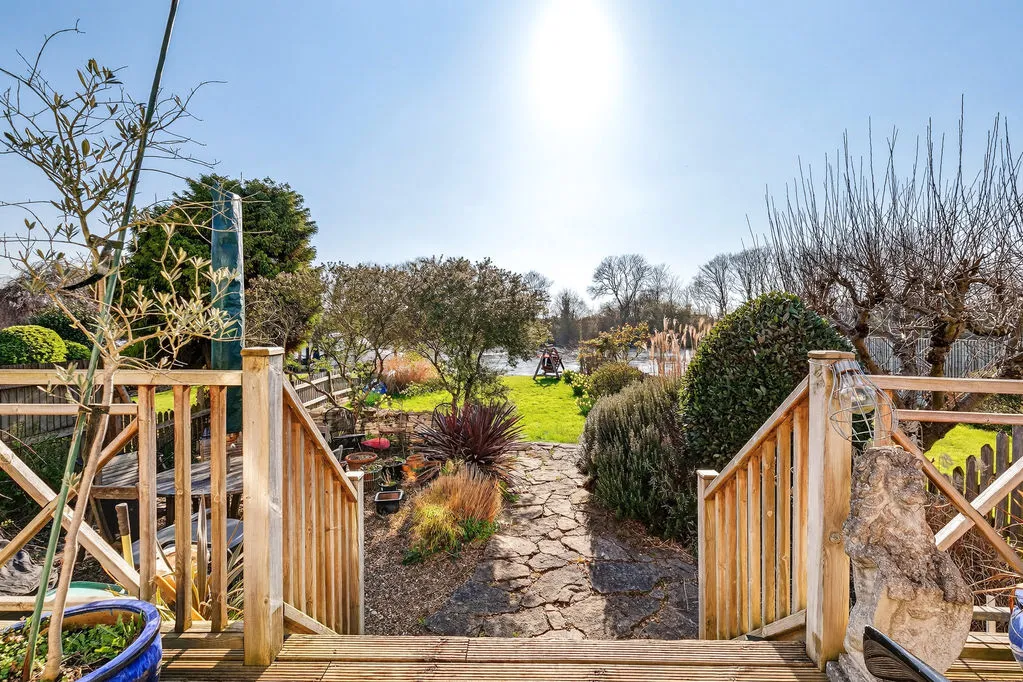 Dunally Park, Shepperton TW17 8LJ, photo 27