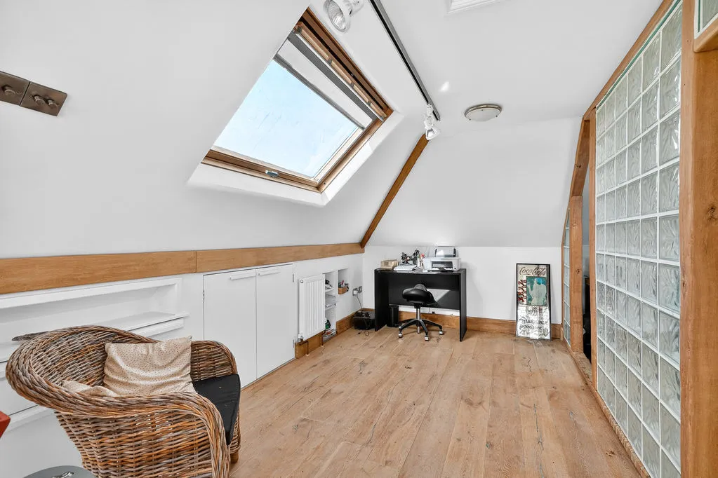 Dunally Park, Shepperton TW17 8LJ, photo 24