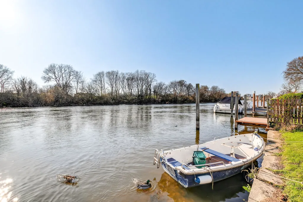 Dunally Park, Shepperton TW17 8LJ, photo 3
