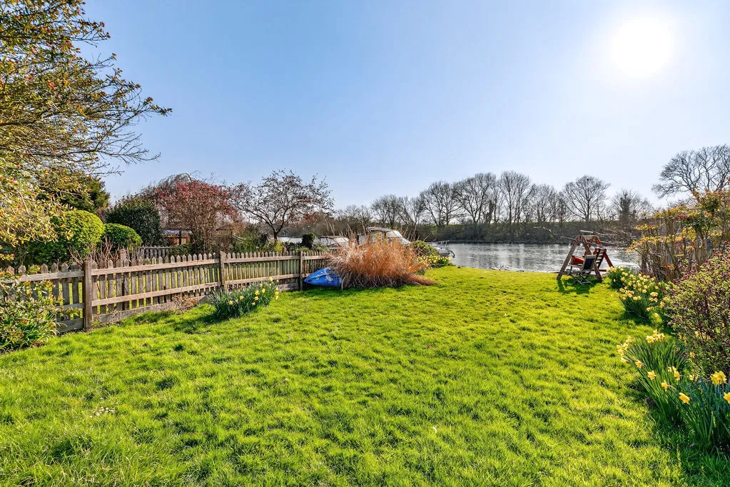Dunally Park, Shepperton TW17 8LJ, photo 30