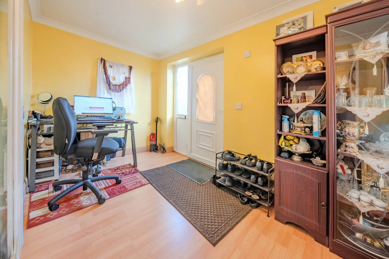 Tynwald Road, Leeds, LS17, photo 4