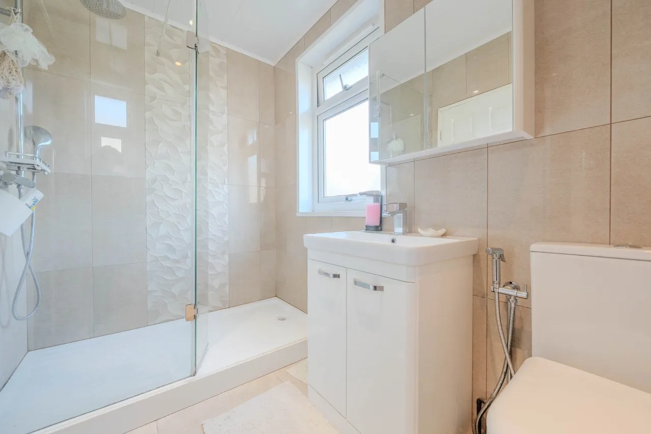 Tynwald Road, Leeds, LS17, photo 5