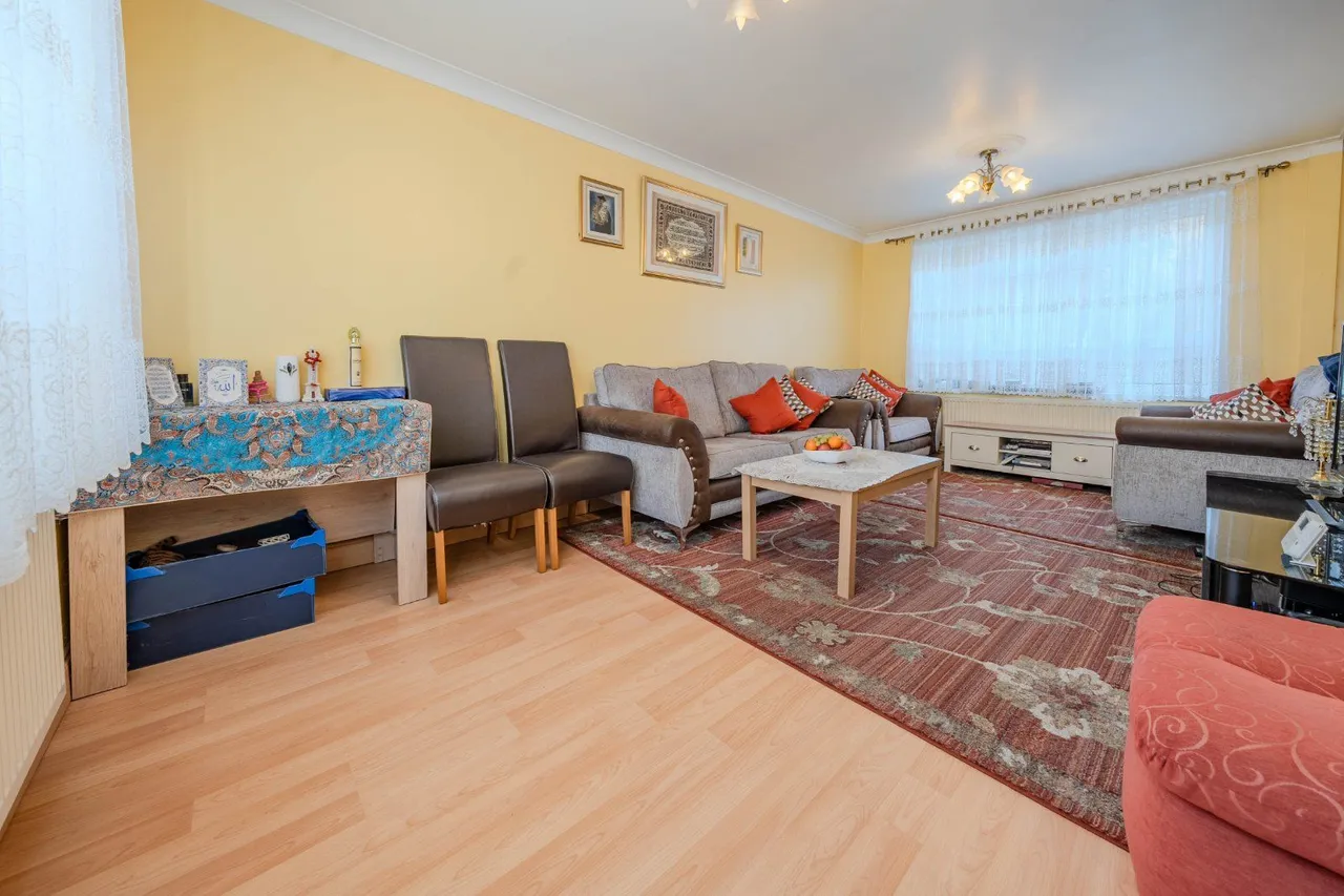 Tynwald Road, Leeds, LS17, photo 11