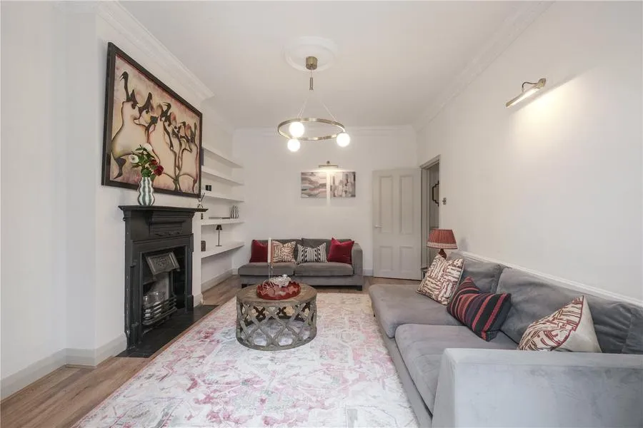 3 bed flat for sale, Dean Road, London, NW2