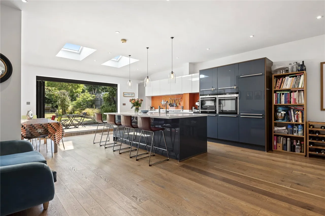 6 bed house for sale, Abbotswood Road, London, SW16