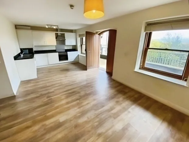 Meadow Bank Neath, SA10, photo 3