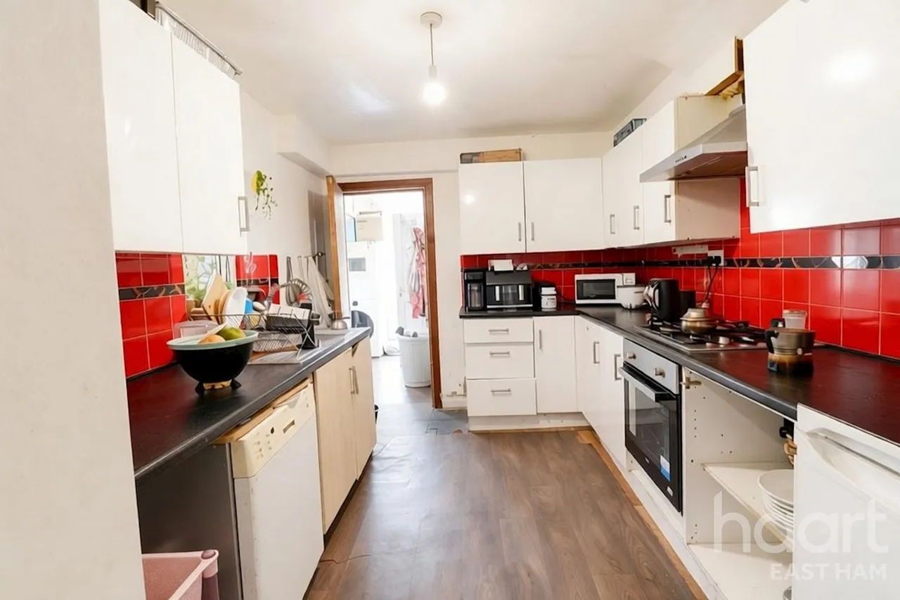 Ruskin Avenue, London, E12, photo 4