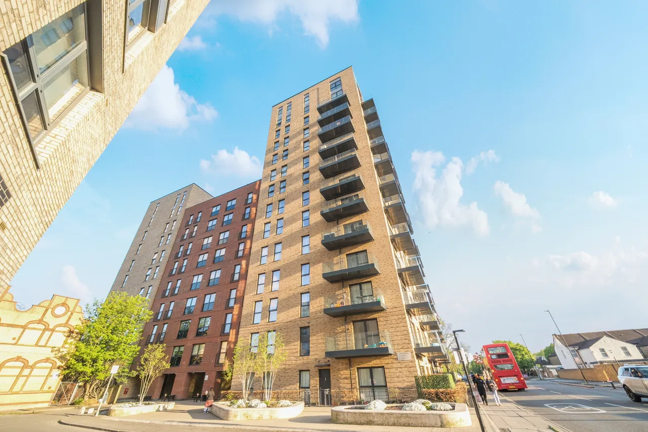 2 bed flat for sale, Merrick Road, Southall, UB2