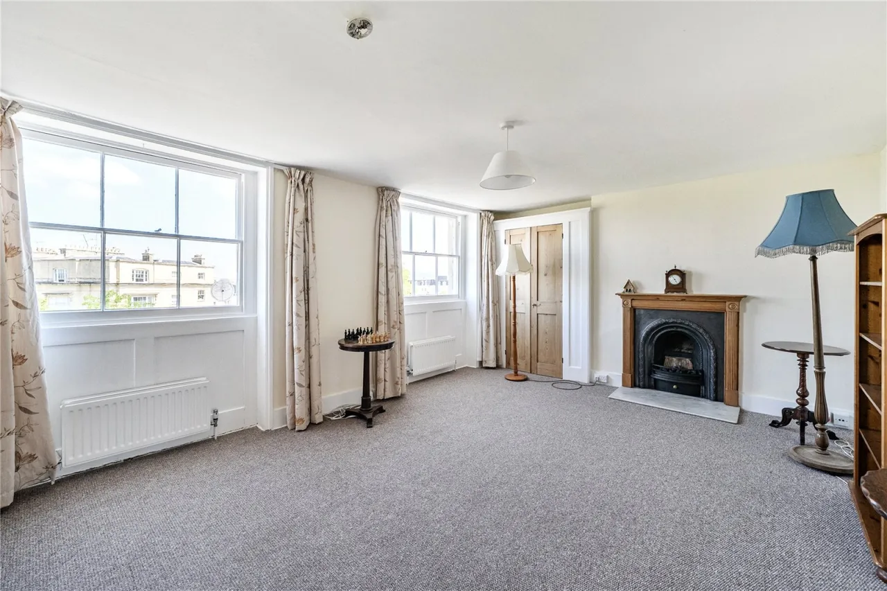 Lansdown Crescent, Cheltenham, GL50, photo 2