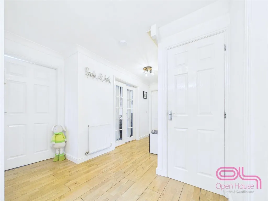 Buckingham Drive, Swadlincote, DE11, photo 3