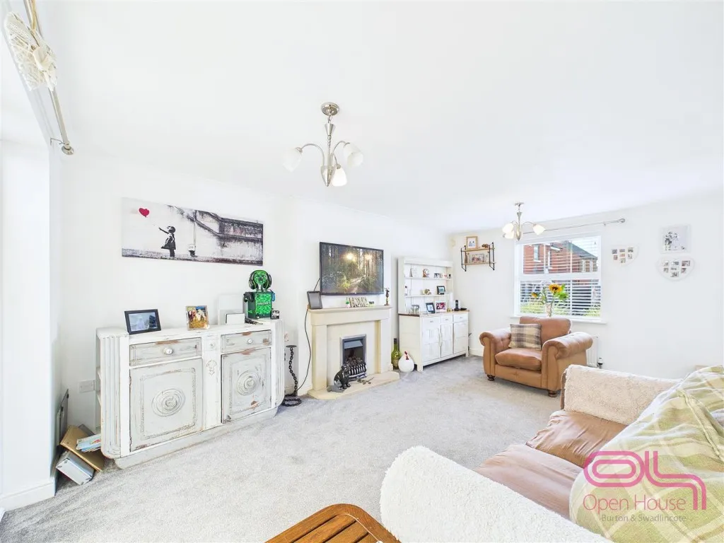 Buckingham Drive, Swadlincote, DE11, photo 9