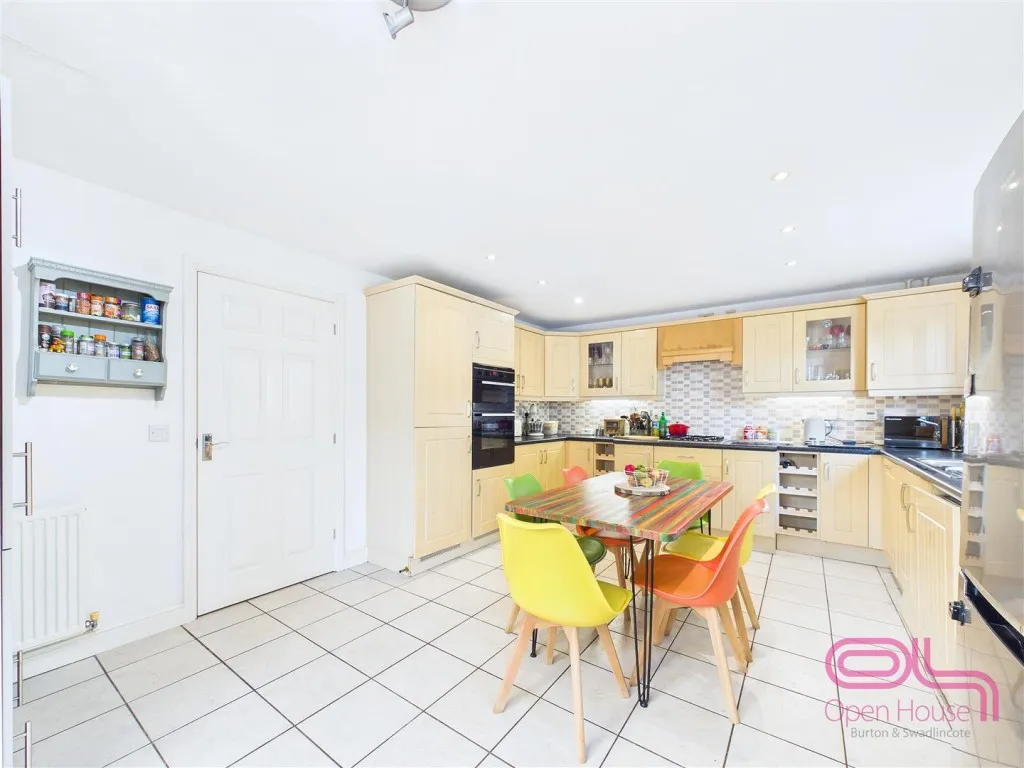 Buckingham Drive, Swadlincote, DE11, photo 5