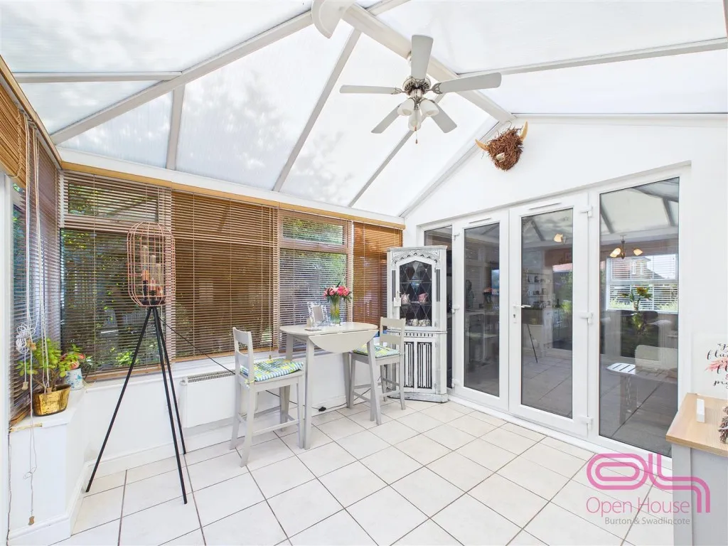 Buckingham Drive, Swadlincote, DE11, photo 13