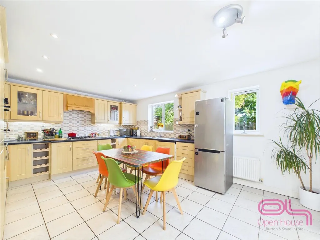 Buckingham Drive, Swadlincote, DE11, photo 6