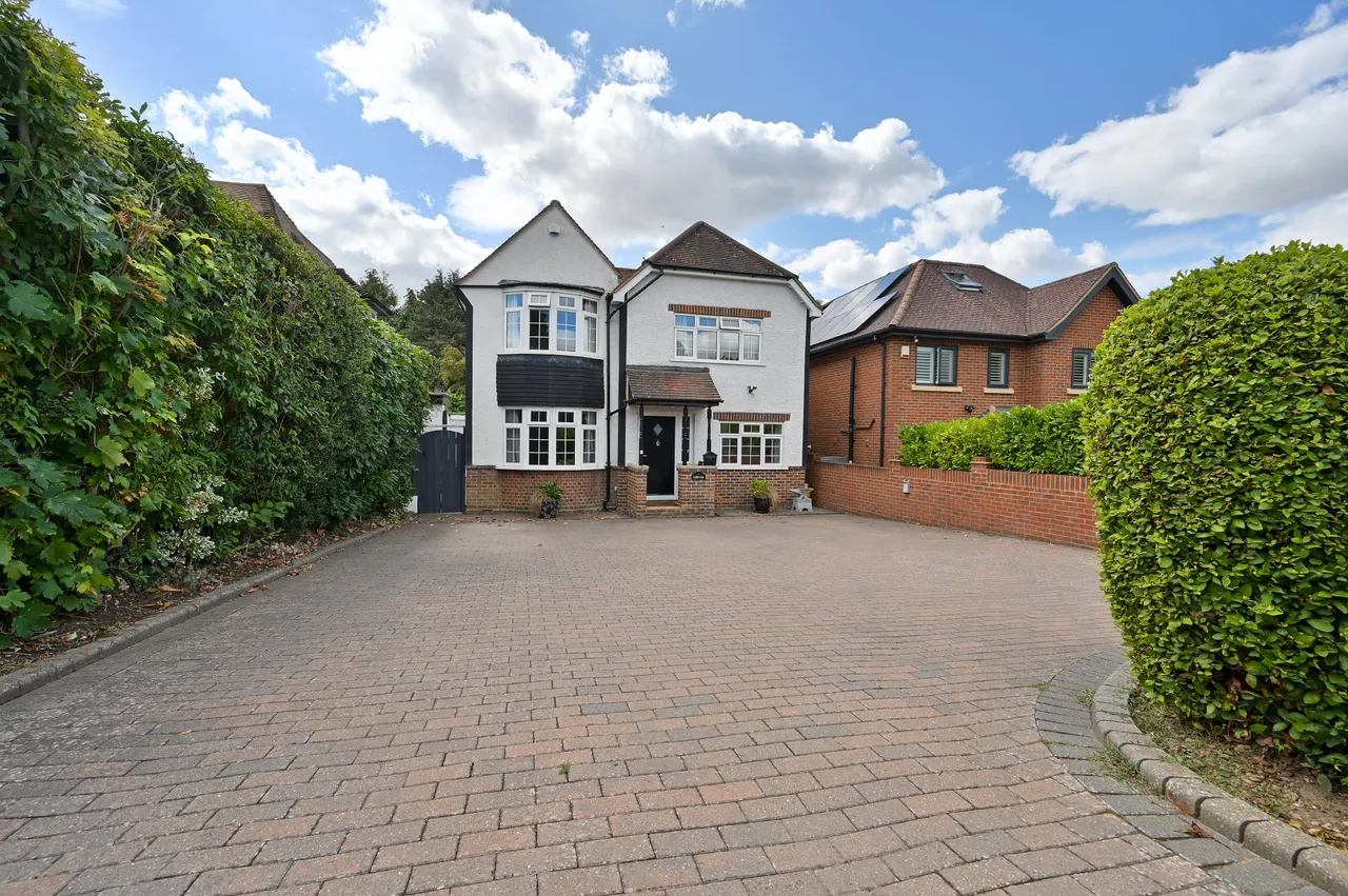 4 bed house for sale — 99 The Ridgeway, Watford