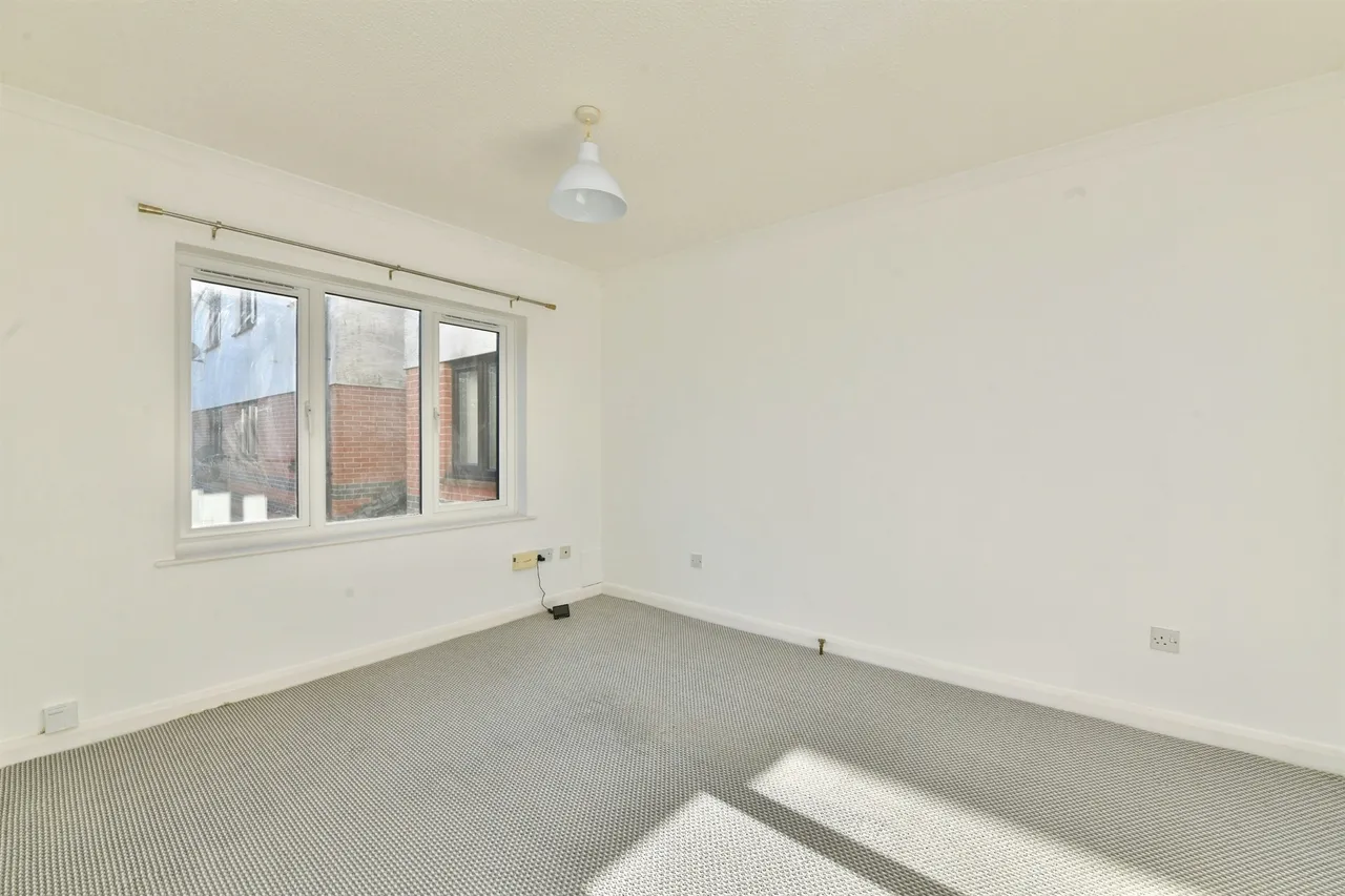 St. Michaels Close, Plymouth, PL1, photo 3