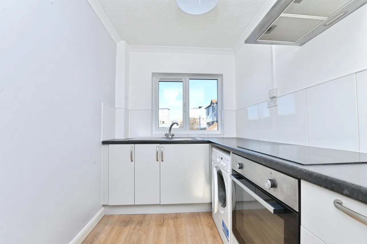 St. Michaels Close, Plymouth, PL1, photo 6