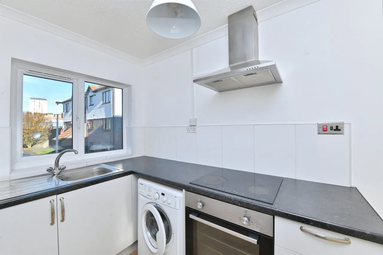 St. Michaels Close, Plymouth, PL1, photo 4