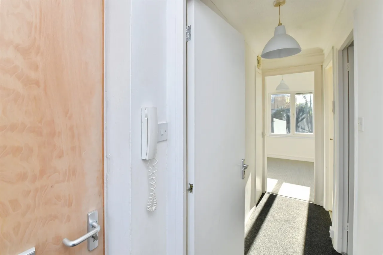 St. Michaels Close, Plymouth, PL1, photo 8