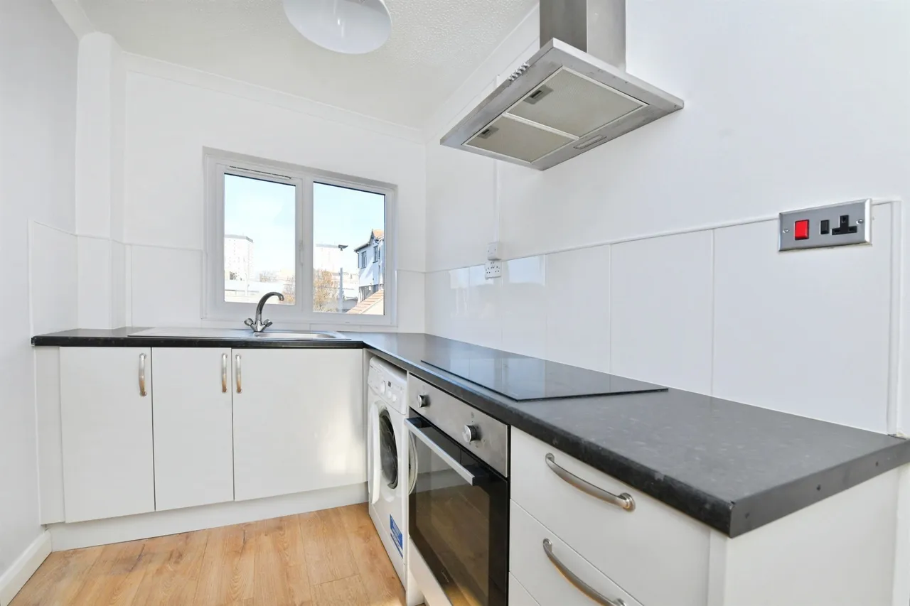 St. Michaels Close, Plymouth, PL1, photo 2