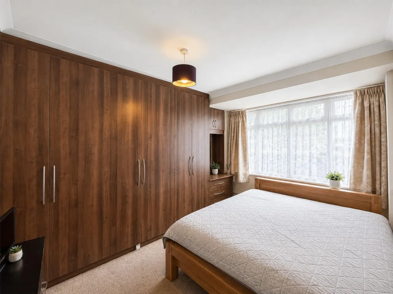 End Terrace, Southall, UB2, photo 2
