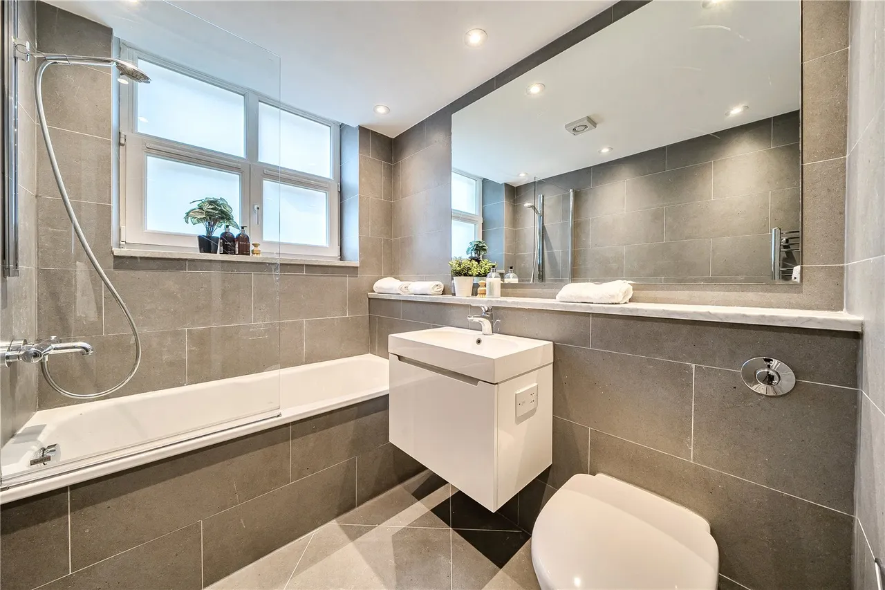 North Road, TW8, photo 9