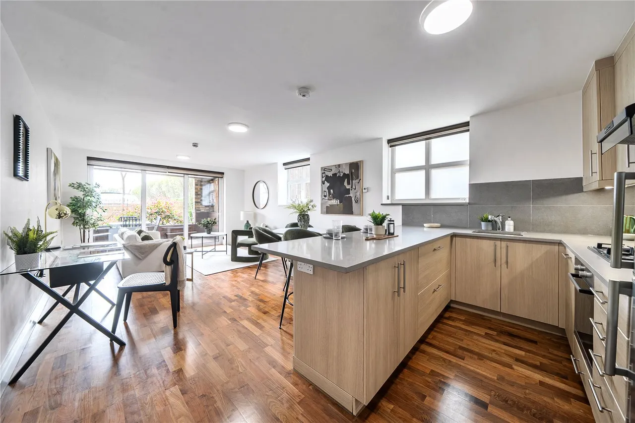 North Road, TW8, photo 5
