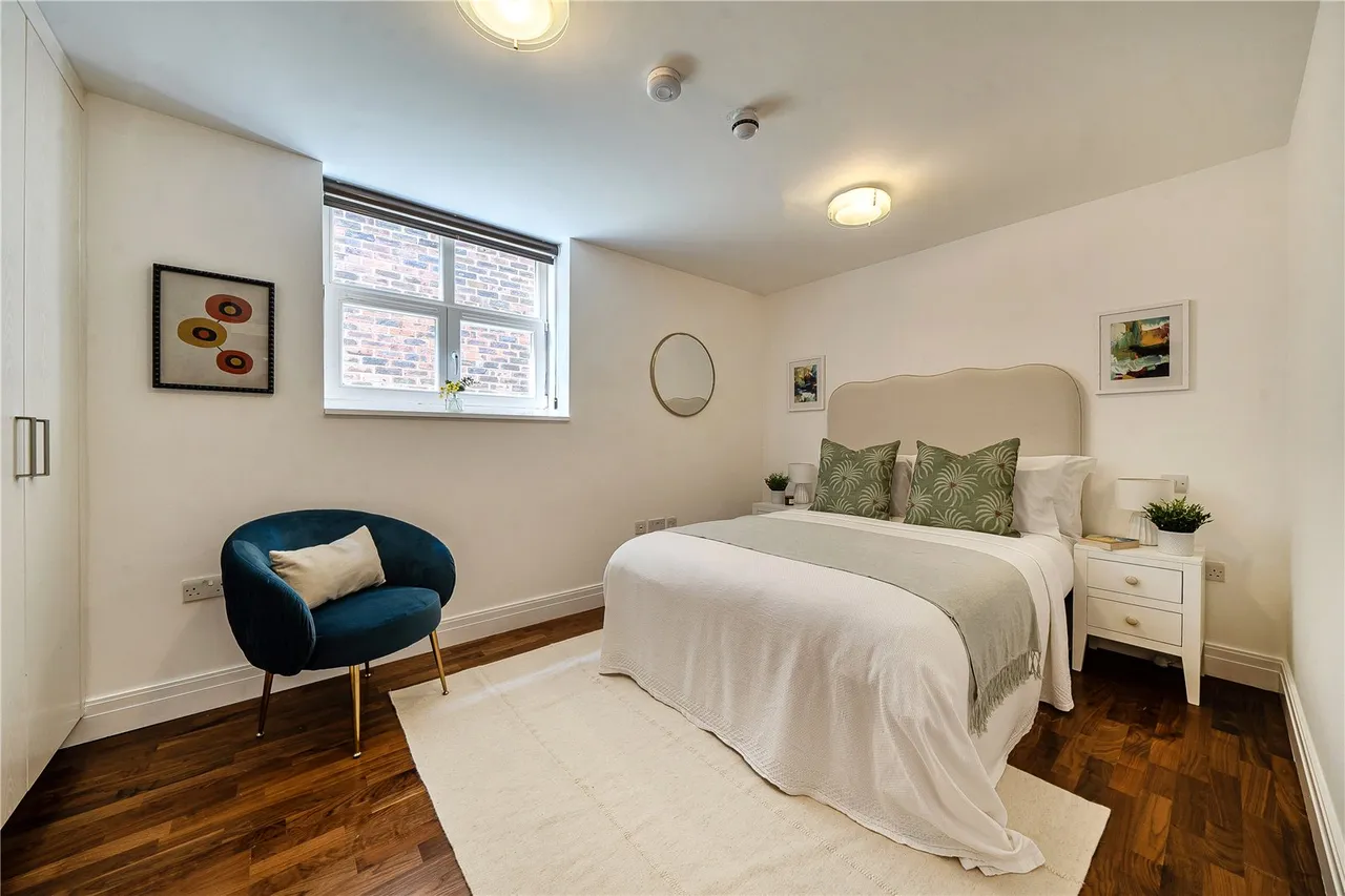 North Road, TW8, photo 8