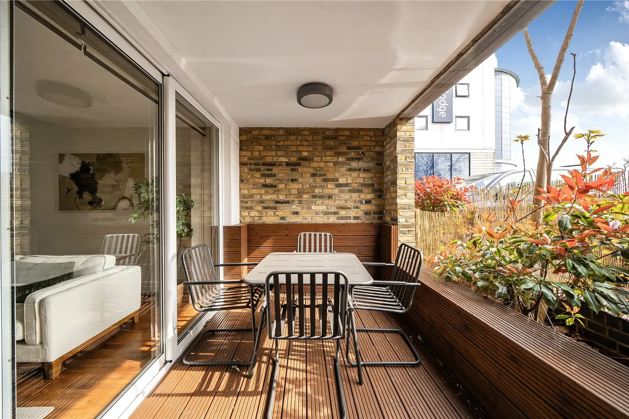North Road, TW8, photo 10