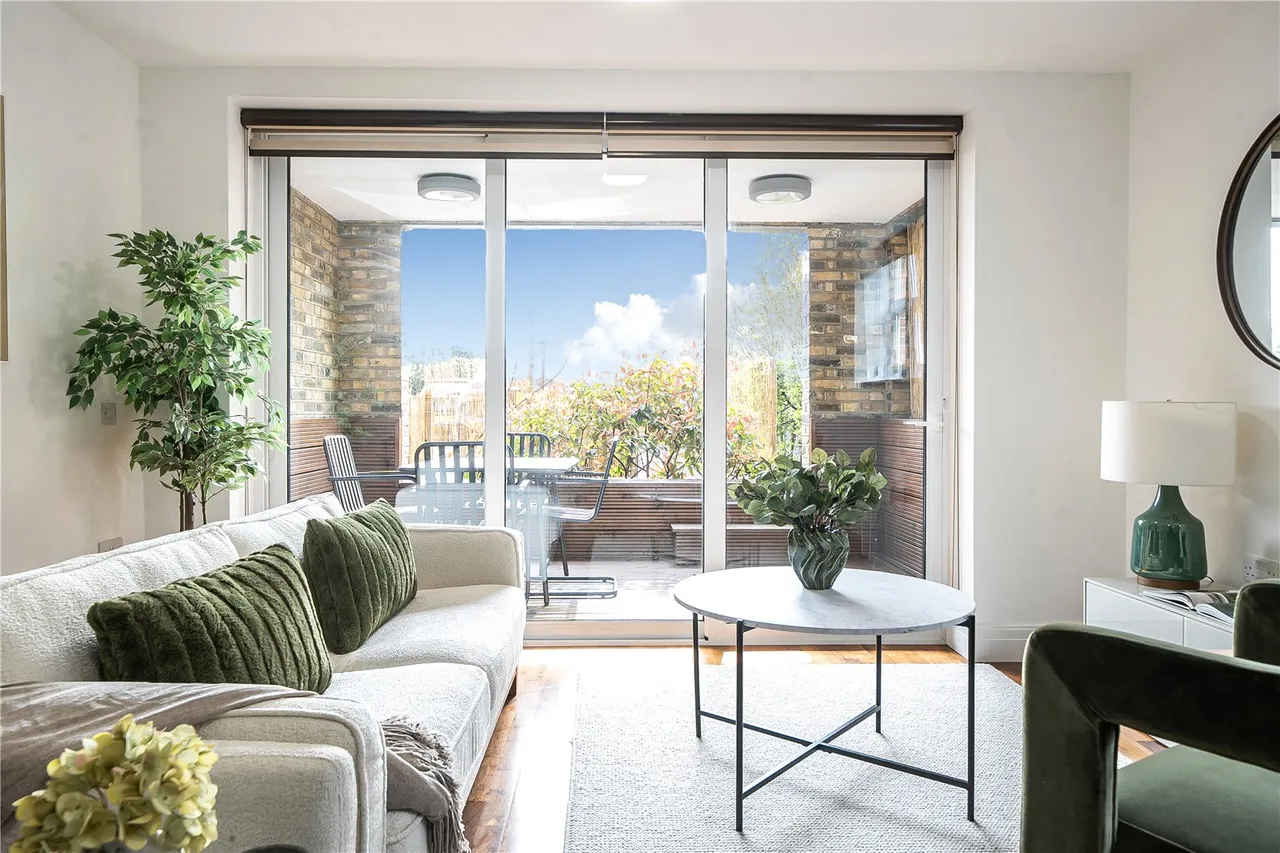 North Road, TW8, photo 13