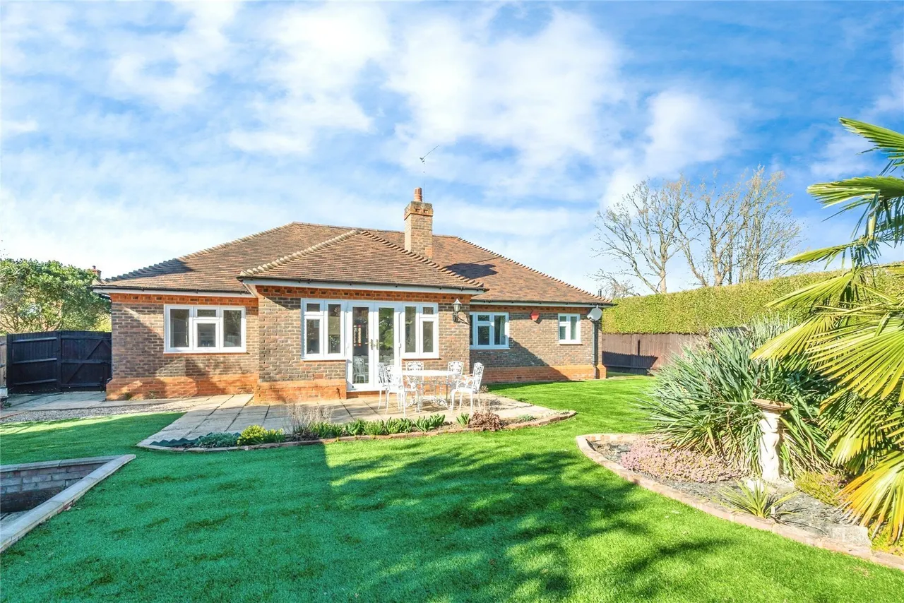 3 bed house for sale, Murrells Walk, Great Bookham, KT23